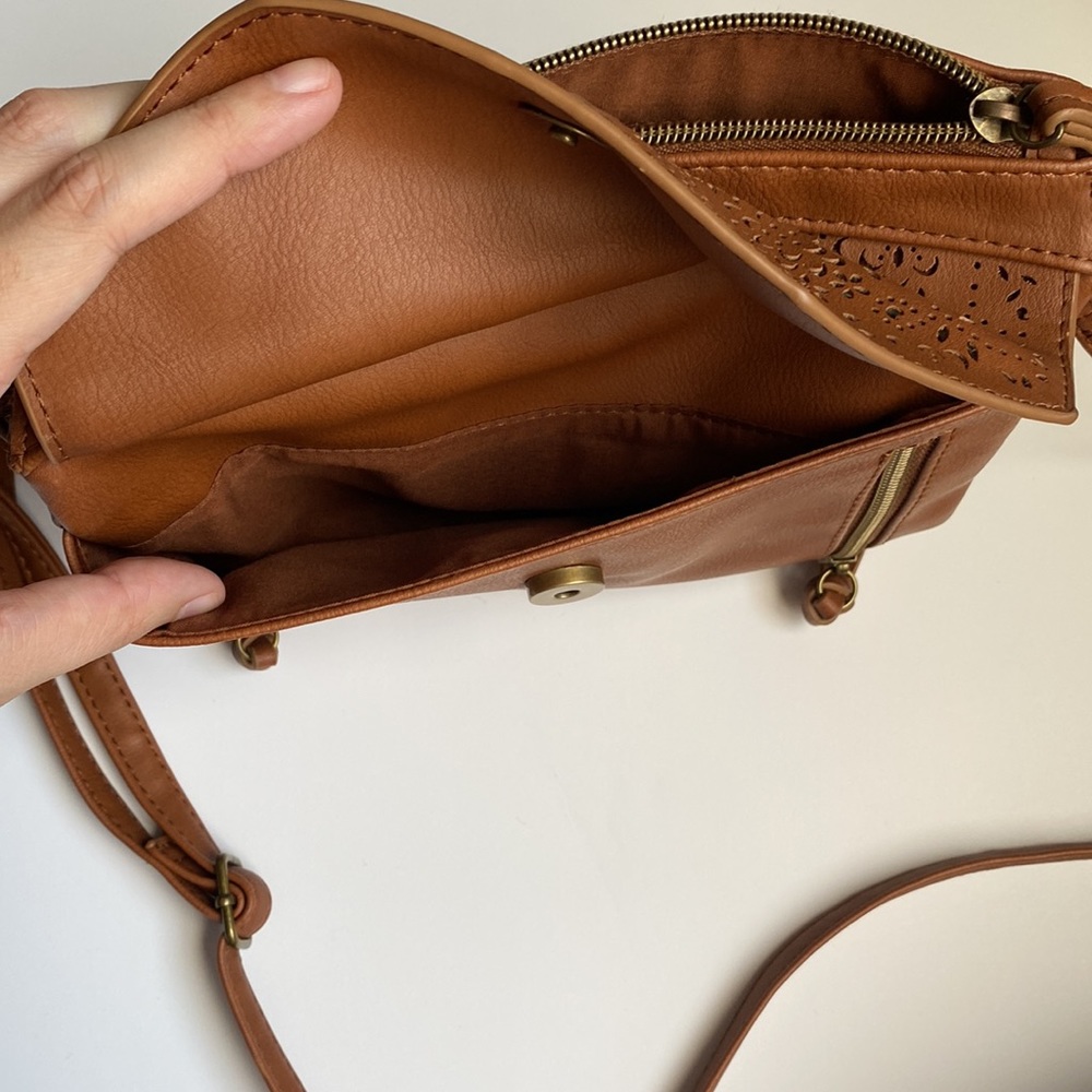 Brown Arizona Jean Co. Crossbody Purse. - Picture 6 of 6
